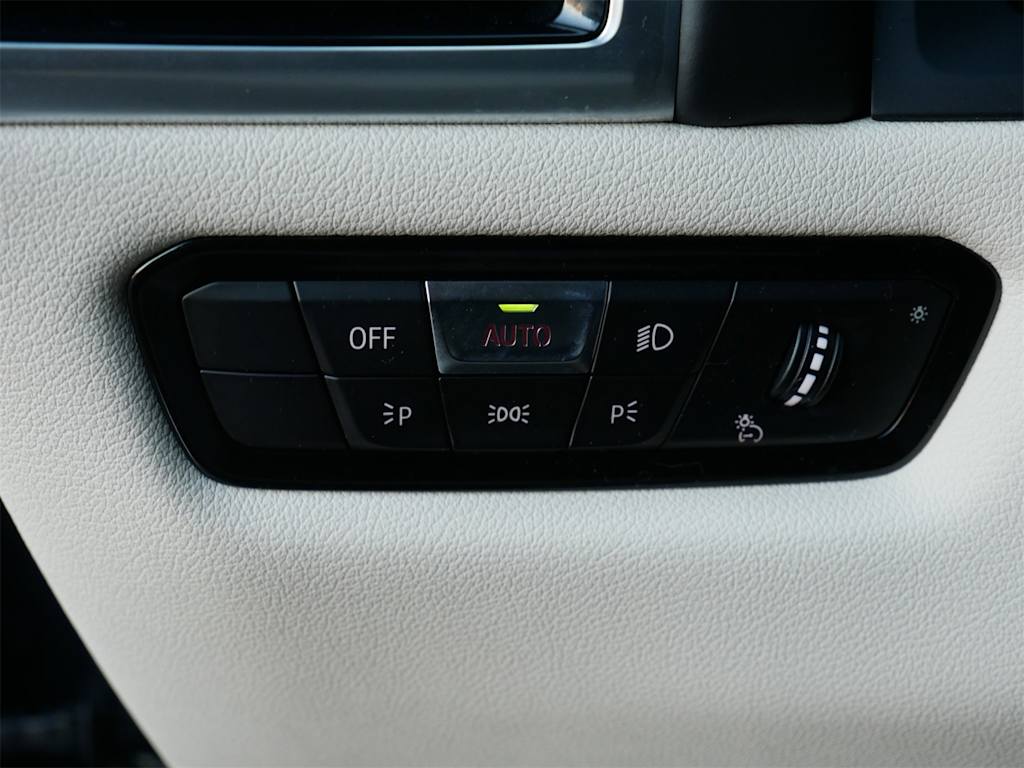 Thumbnail: 2021 BMW 8 Series - 16