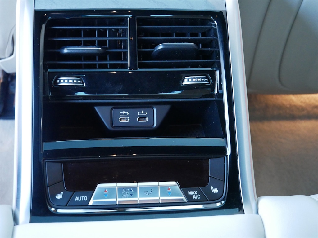 Thumbnail: 2021 BMW 8 Series - 15