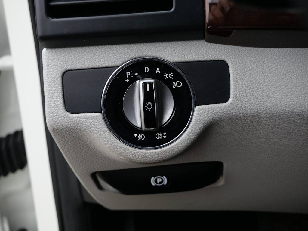 Thumbnail: 2010 Mercedes-Benz GLK - 17