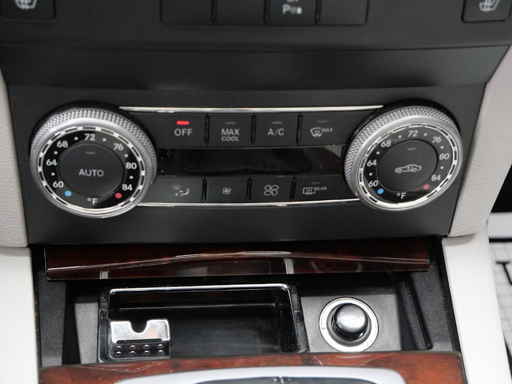 Thumbnail: 2010 Mercedes-Benz GLK - 19