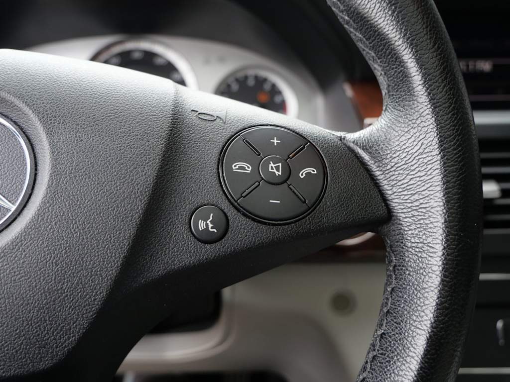 Thumbnail: 2010 Mercedes-Benz GLK - 22