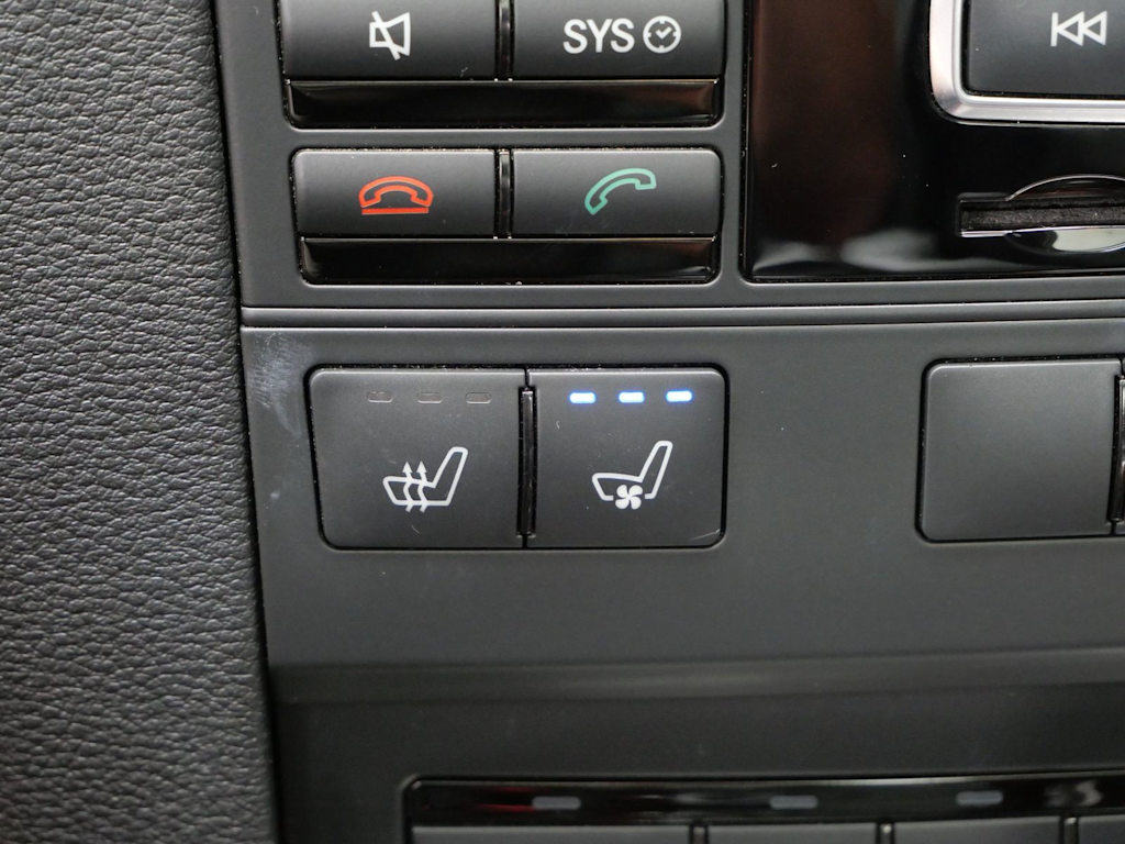 Thumbnail: 2013 Mercedes-Benz E-Class - 24