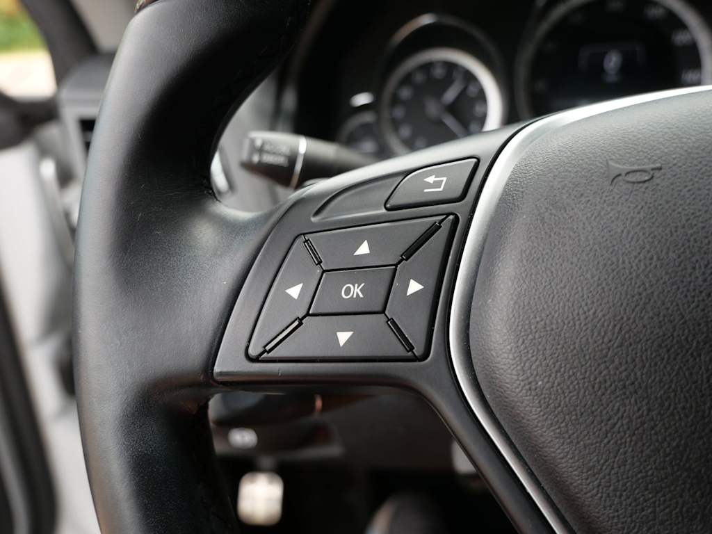 Thumbnail: 2013 Mercedes-Benz E-Class - 21