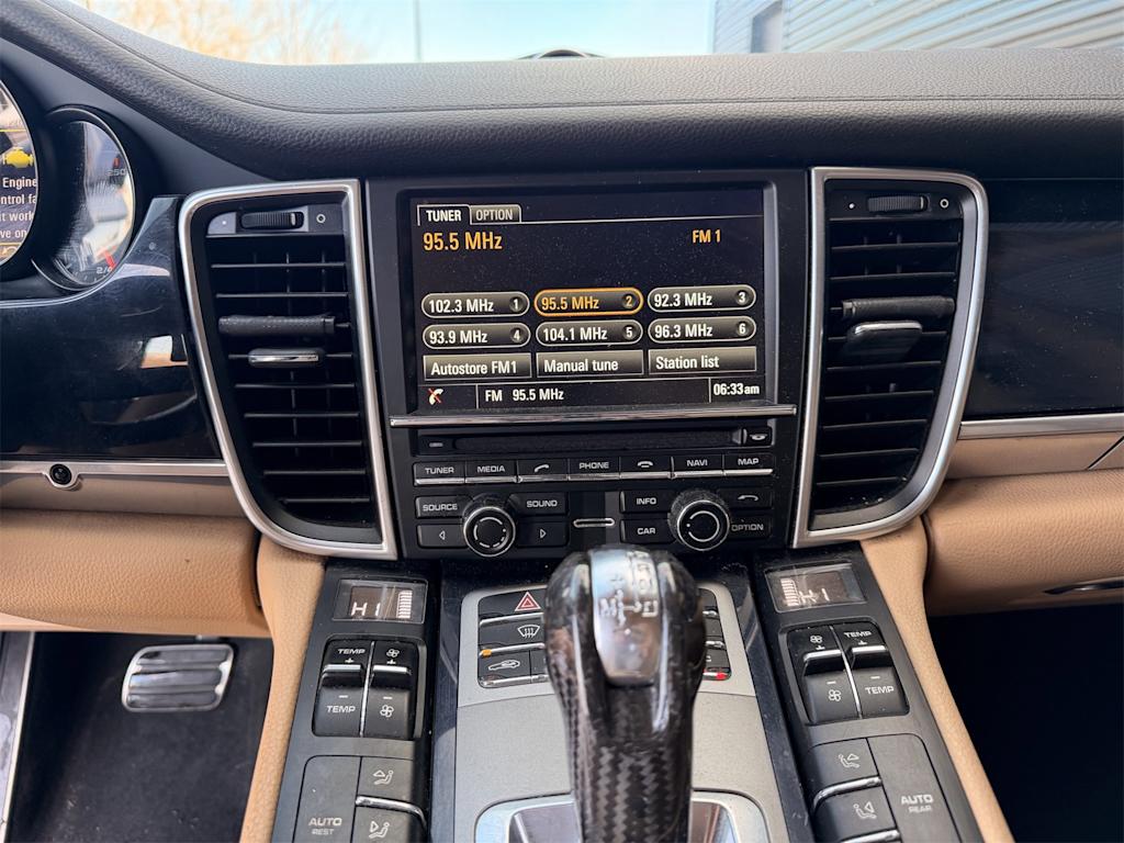 Thumbnail: 2016 Porsche Panamera - 11