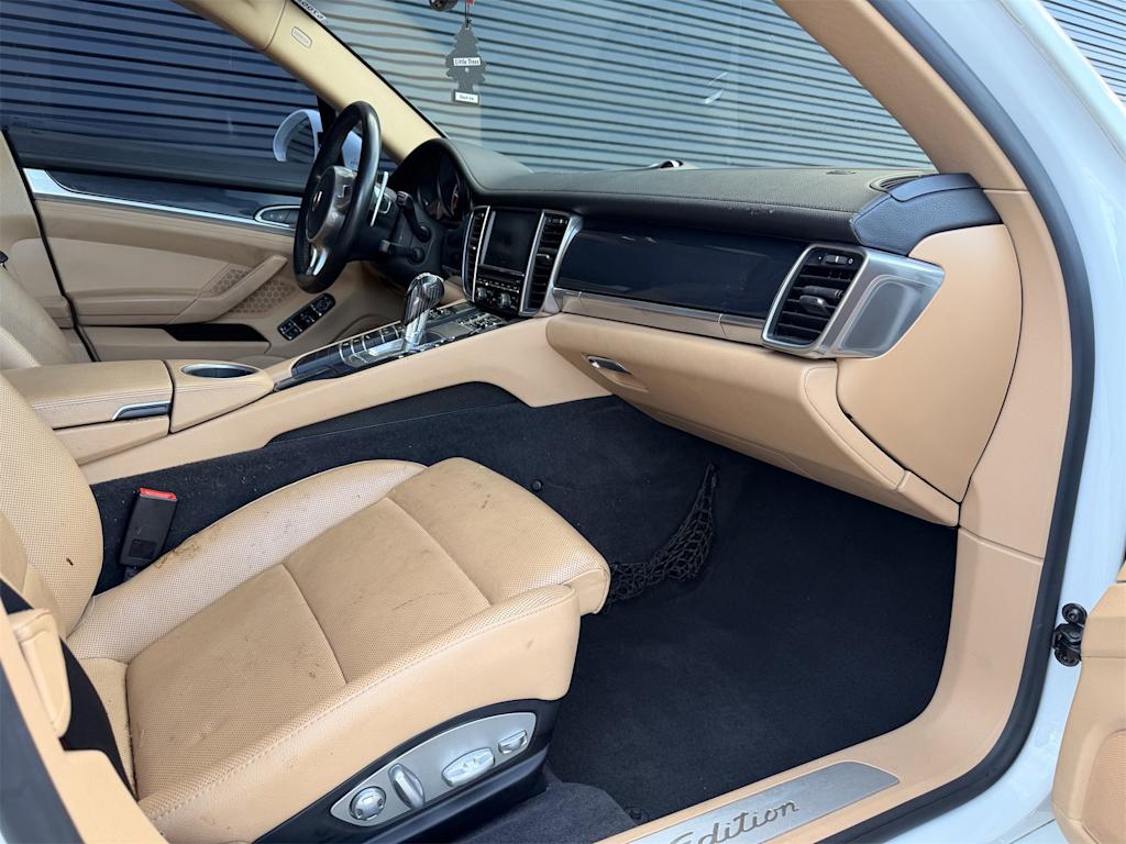 Thumbnail: 2016 Porsche Panamera - 22