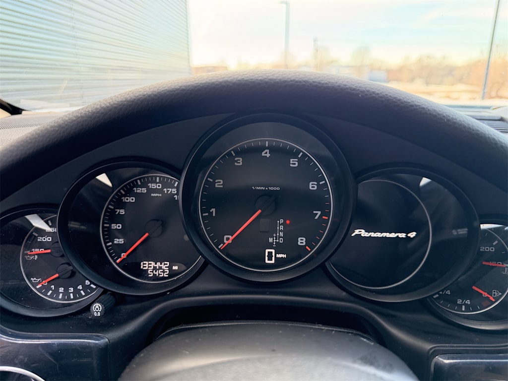 Thumbnail: 2016 Porsche Panamera - 13