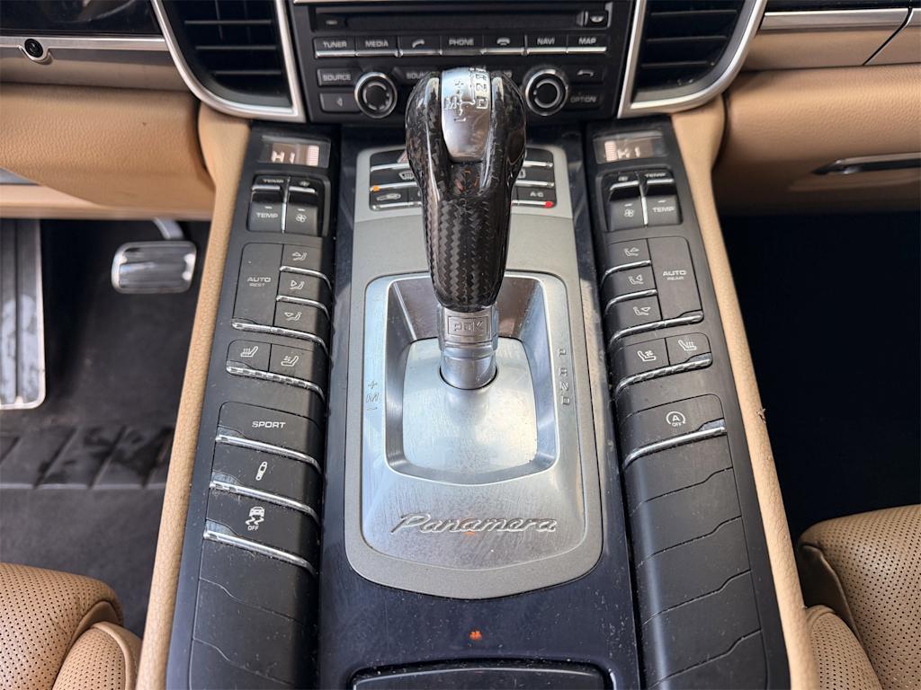 Thumbnail: 2016 Porsche Panamera - 12