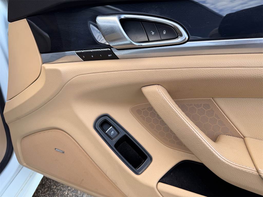 Thumbnail: 2016 Porsche Panamera - 25