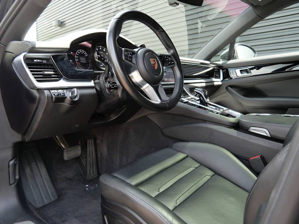 Thumbnail: 2020 Porsche Panamera - 2