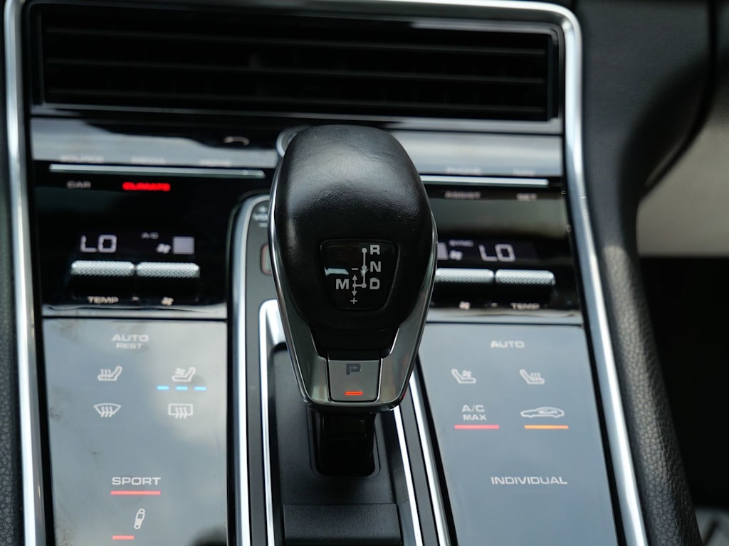 Thumbnail: 2020 Porsche Panamera - 19