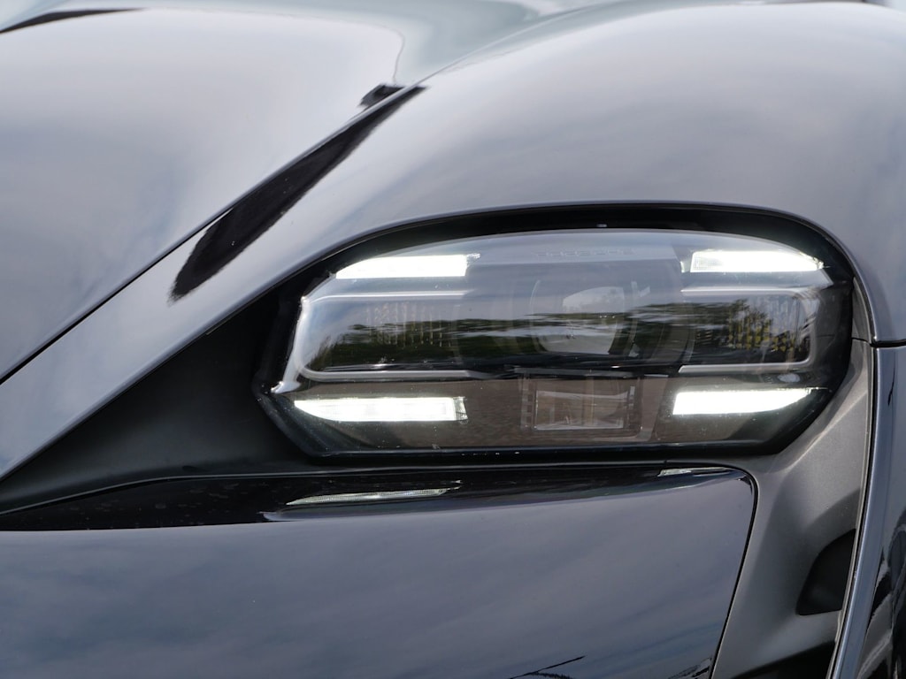 Thumbnail: 2023 Porsche Taycan - 9