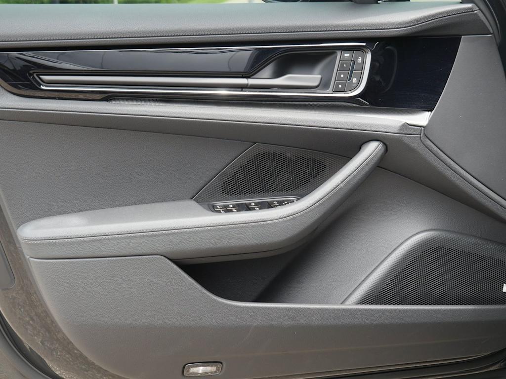 Thumbnail: 2025 Porsche Panamera - 13