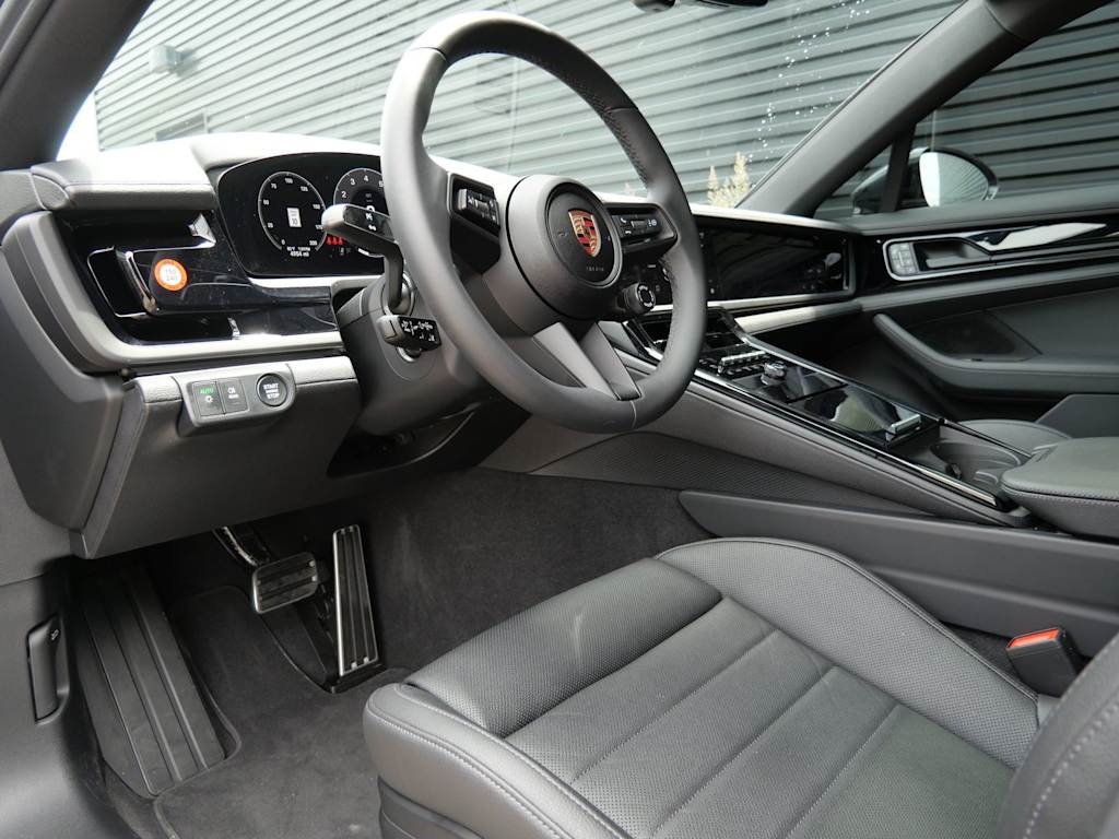 Thumbnail: 2025 Porsche Panamera - 2