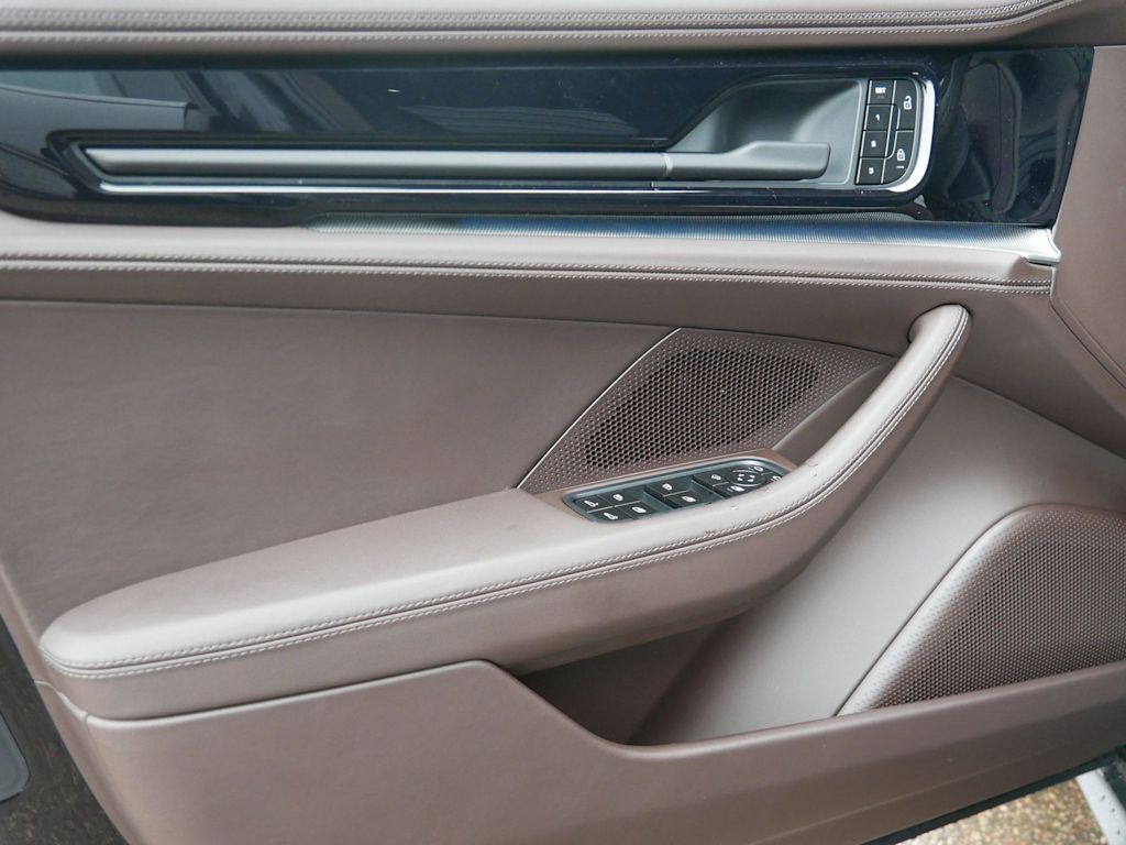 Thumbnail: 2026 Porsche Panamera - 13