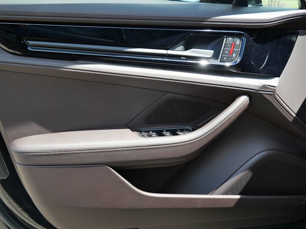 Thumbnail: 2026 Porsche Panamera - 12