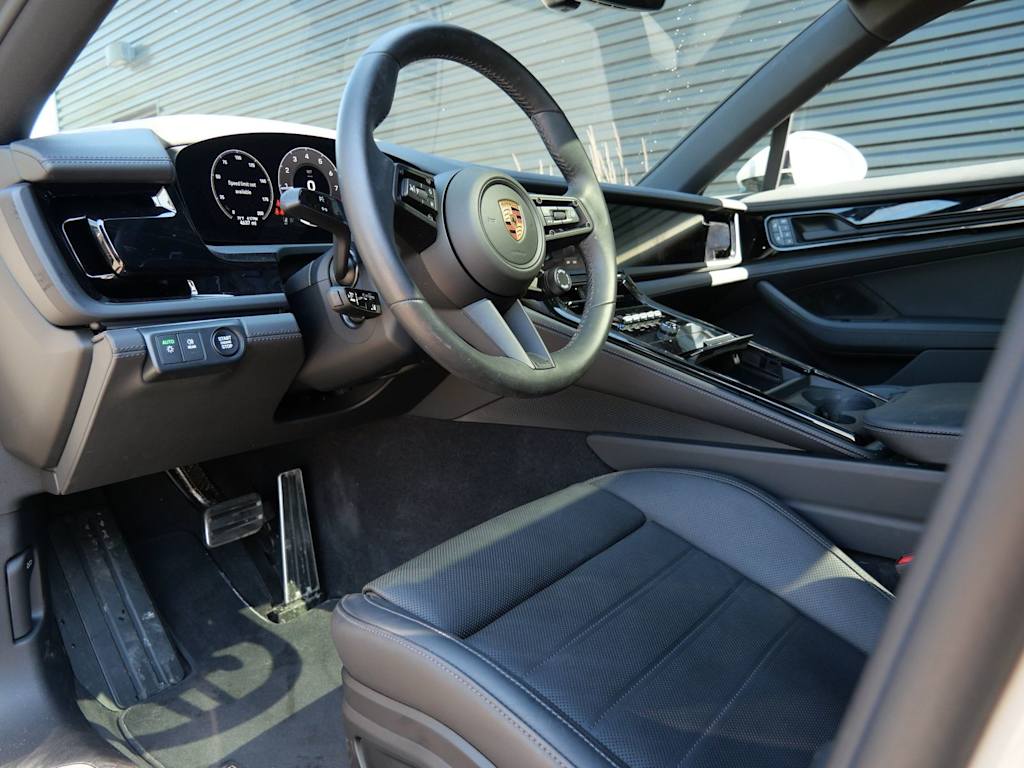 Thumbnail: 2025 Porsche Panamera - 2