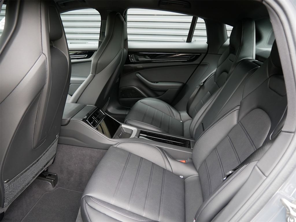 Thumbnail: 2025 Porsche Panamera - 10