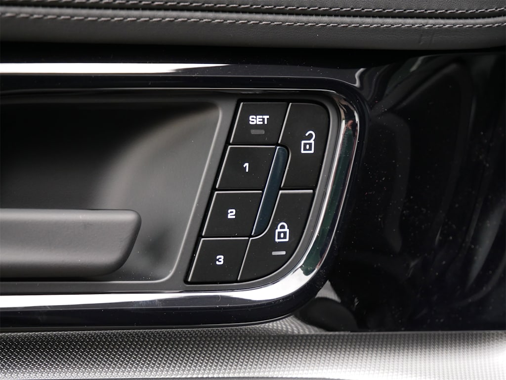 Thumbnail: 2025 Porsche Panamera - 16