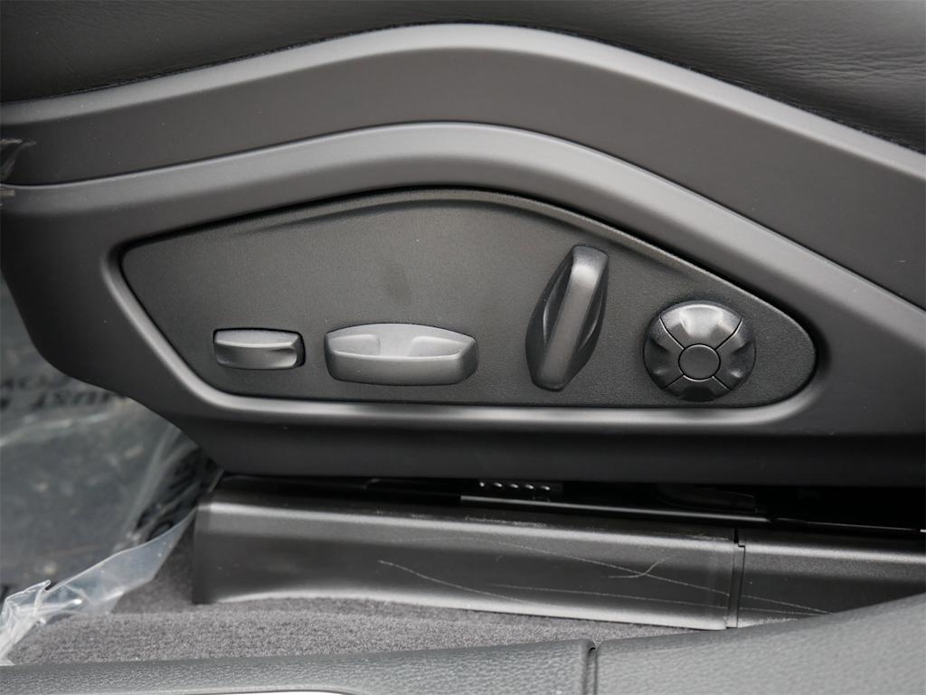 Thumbnail: 2025 Porsche Panamera - 17