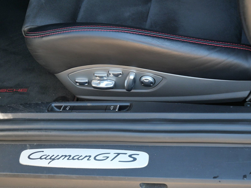 Thumbnail: 2016 Porsche Cayman - 13
