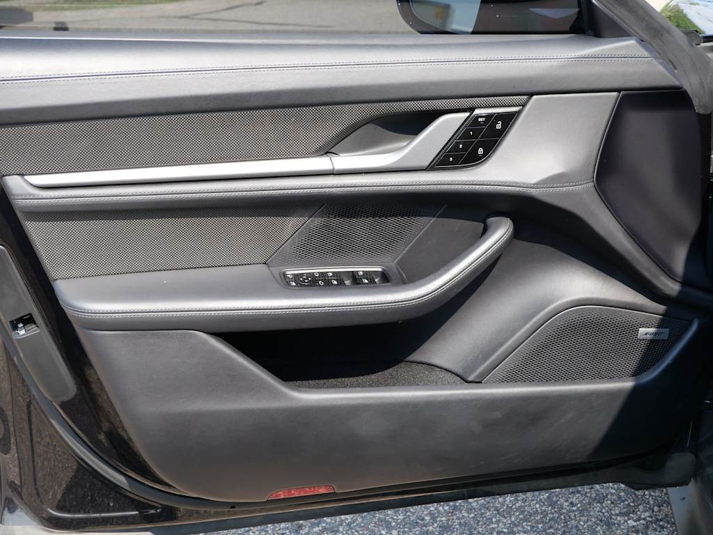 Thumbnail: 2021 Porsche Taycan - 10