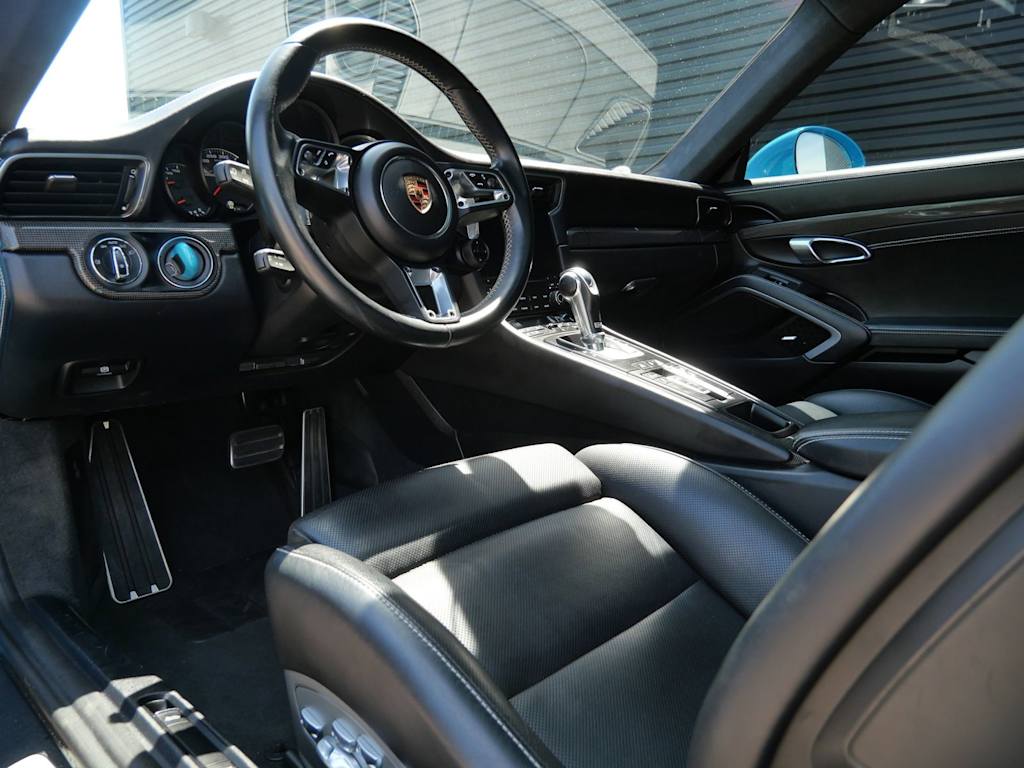 Thumbnail: 2018 Porsche 911 - 2