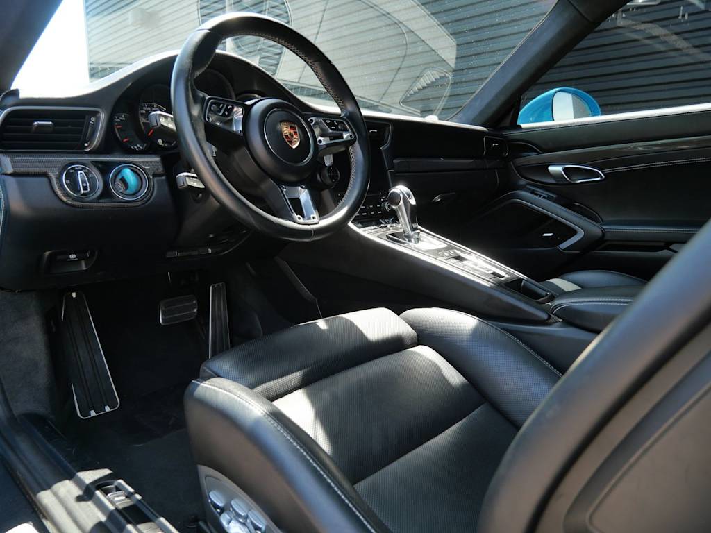 Thumbnail: 2018 Porsche 911 - 2