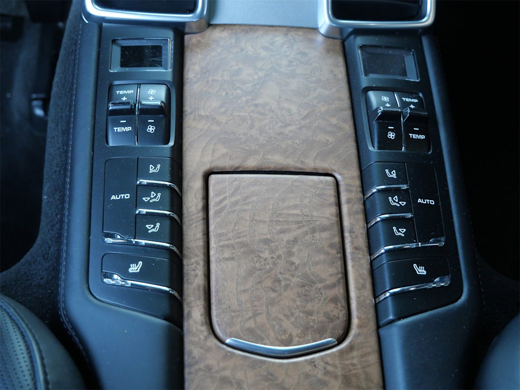 Thumbnail: 2016 Porsche Panamera - 16