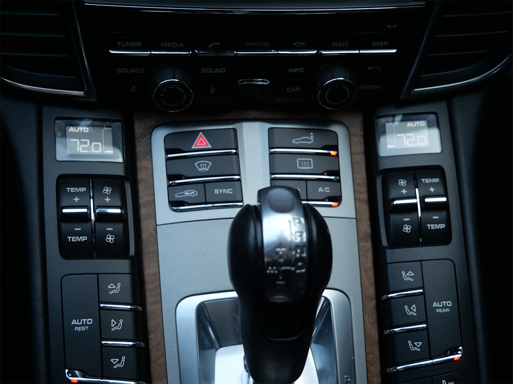 Thumbnail: 2016 Porsche Panamera - 20