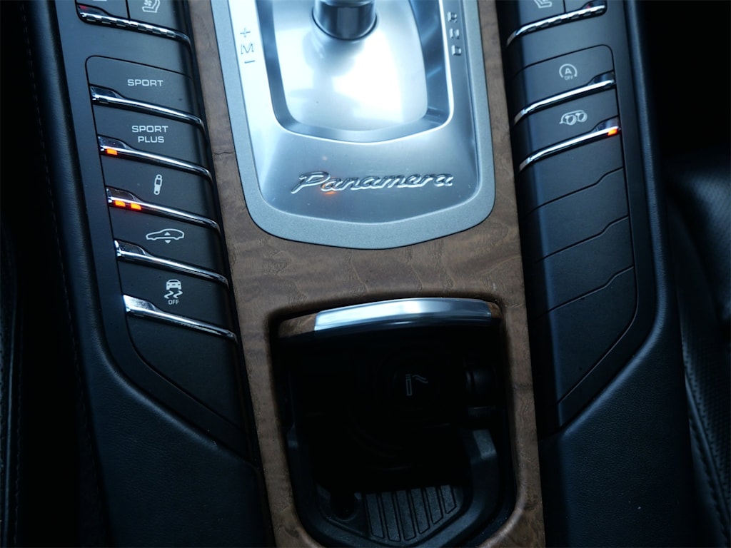 Thumbnail: 2016 Porsche Panamera - 19