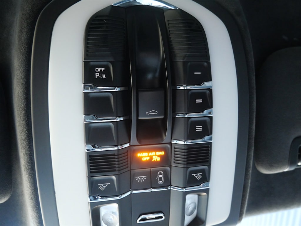 Thumbnail: 2016 Porsche Panamera - 23