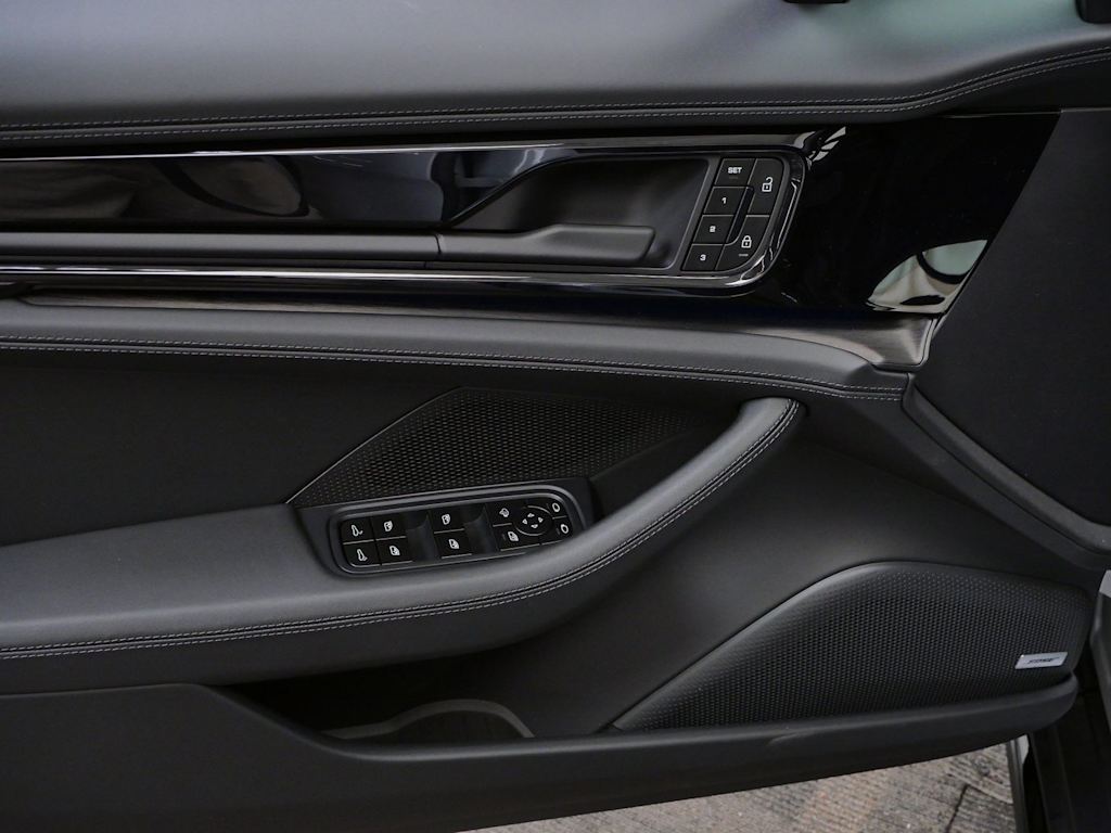 Thumbnail: 2026 Porsche Panamera - 17