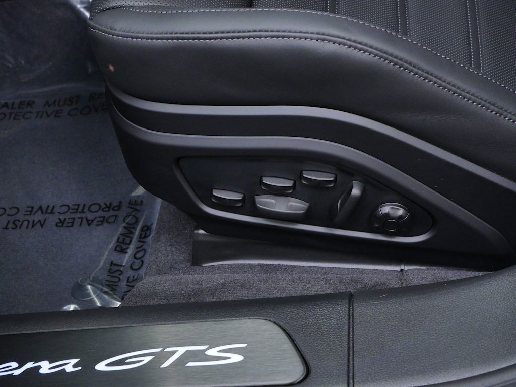 Thumbnail: 2026 Porsche Panamera - 18