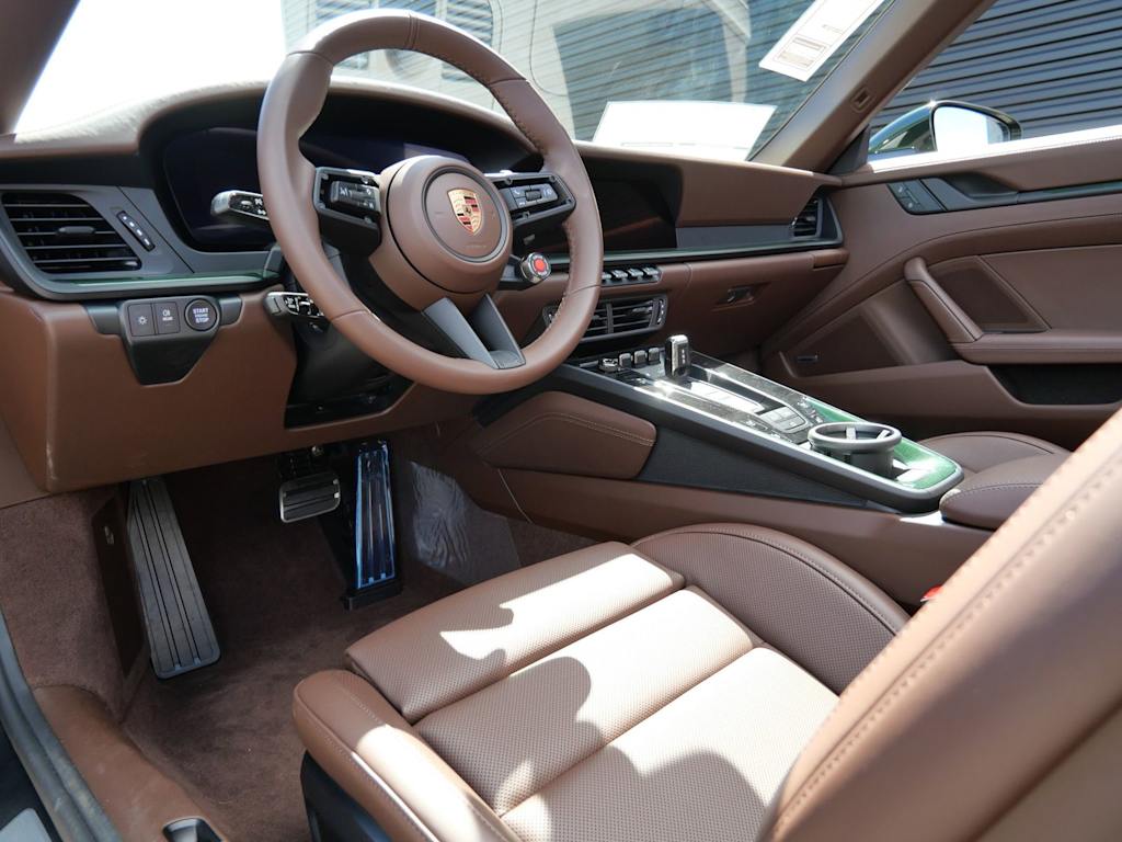 Thumbnail: 2026 Porsche 911 - 2