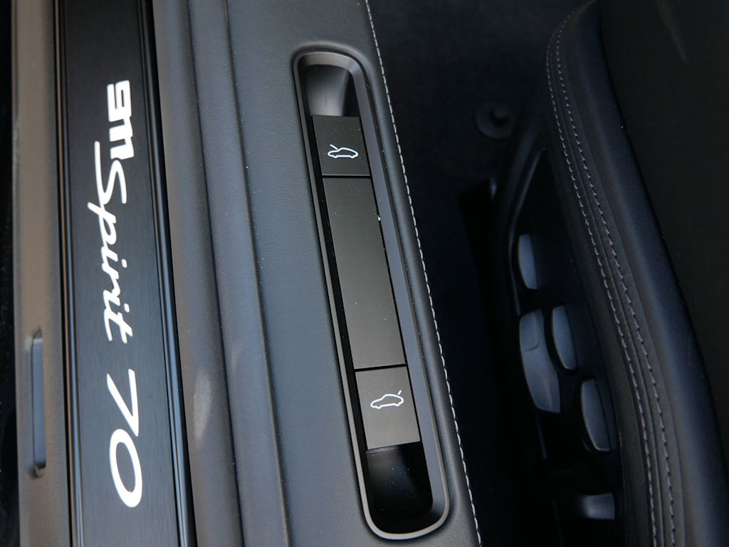 Thumbnail: 2026 Porsche 911 - 11