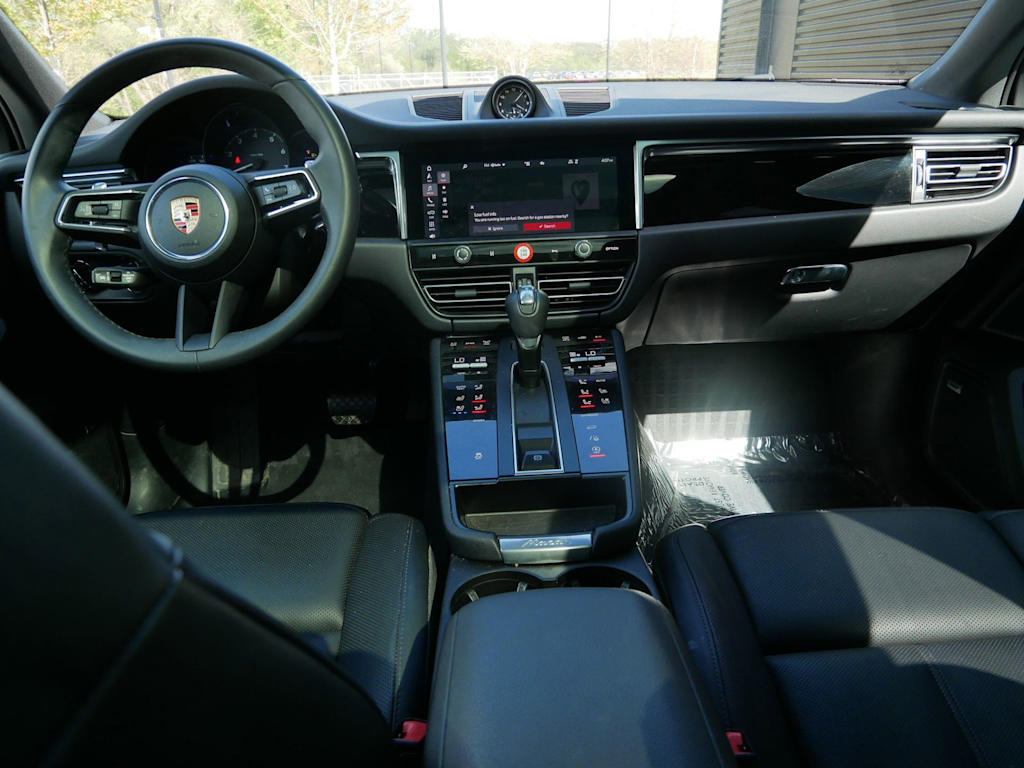 Thumbnail: 2025 Porsche Macan - 7
