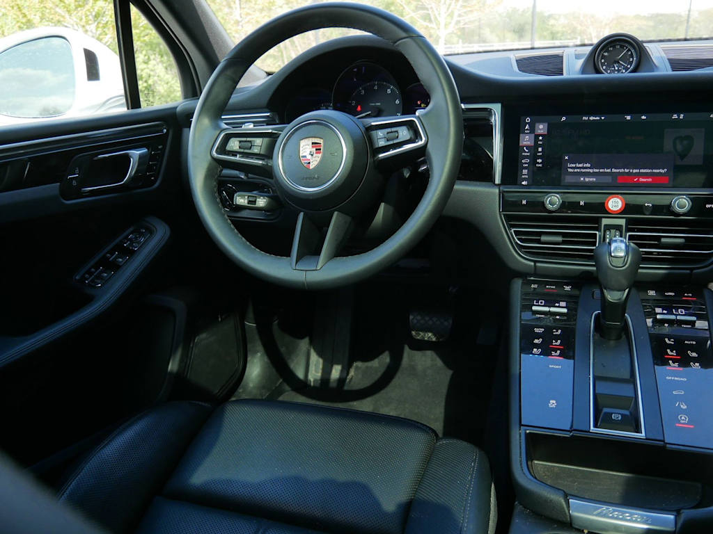 Thumbnail: 2025 Porsche Macan - 2