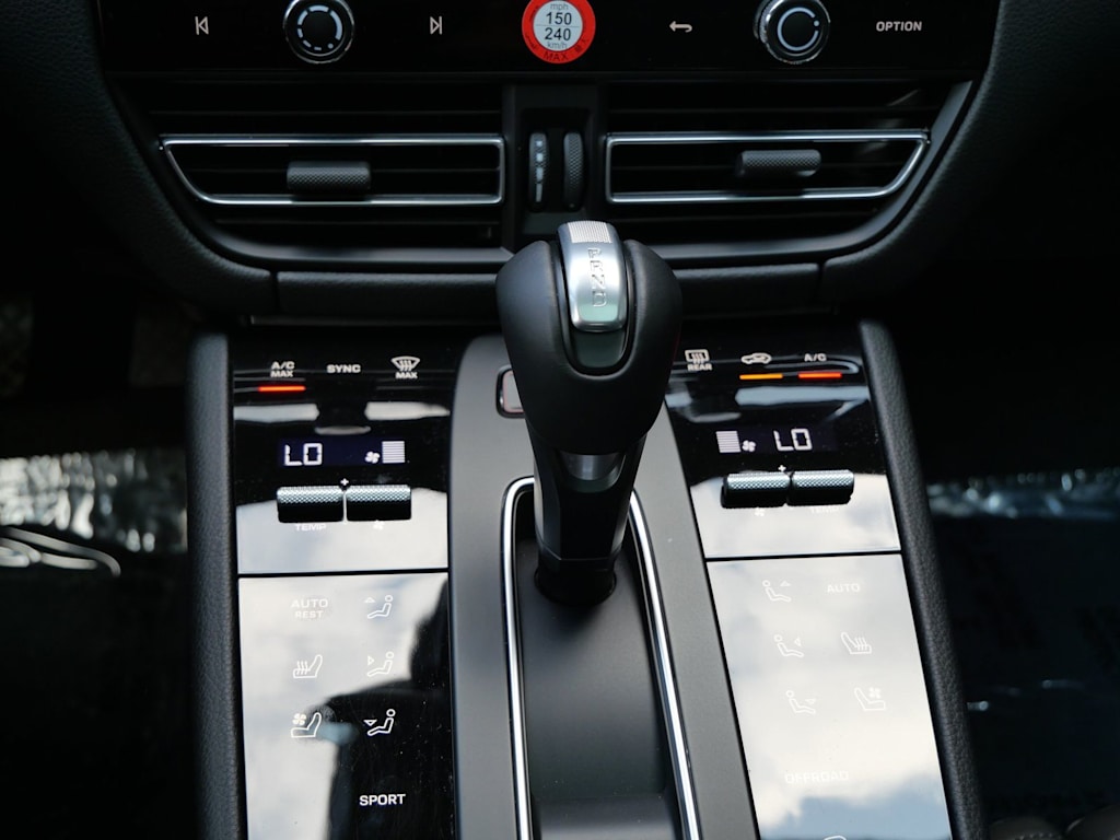 Thumbnail: 2026 Porsche Macan - 18