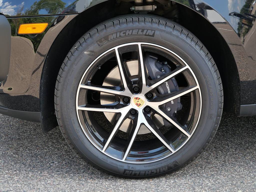 Thumbnail: 2026 Porsche Macan - 5