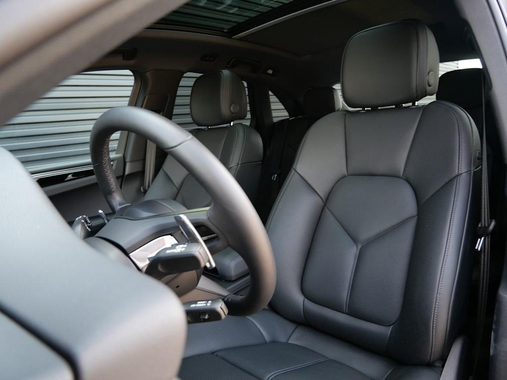 Thumbnail: 2026 Porsche Macan - 6