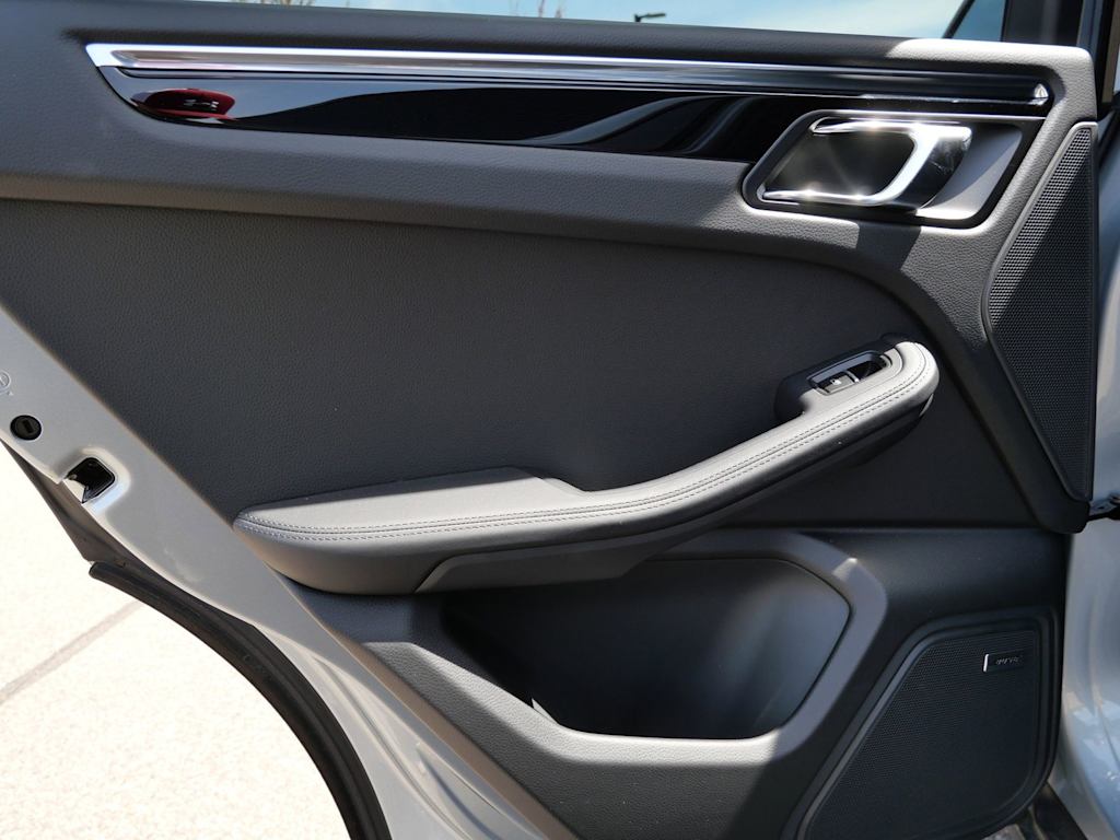 Thumbnail: 2026 Porsche Macan - 15