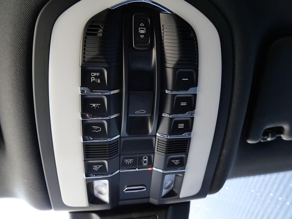 Thumbnail: 2026 Porsche Macan - 24