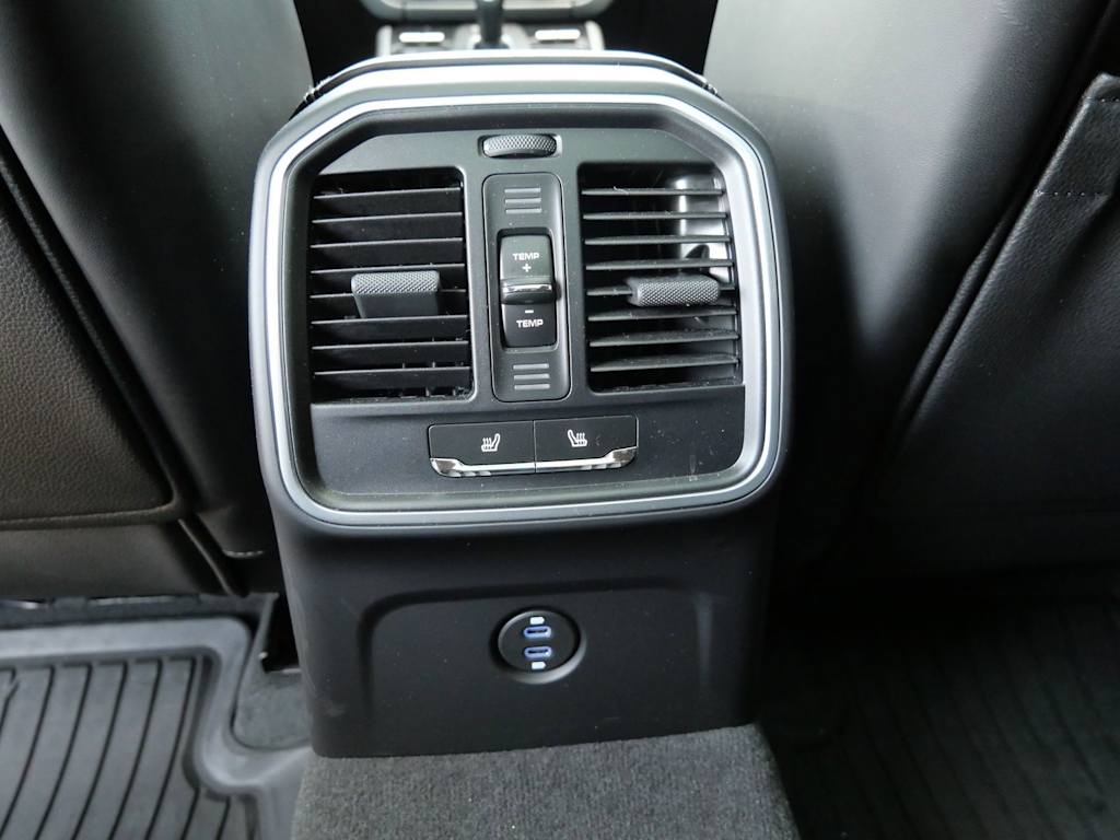 Thumbnail: 2026 Porsche Macan - 16