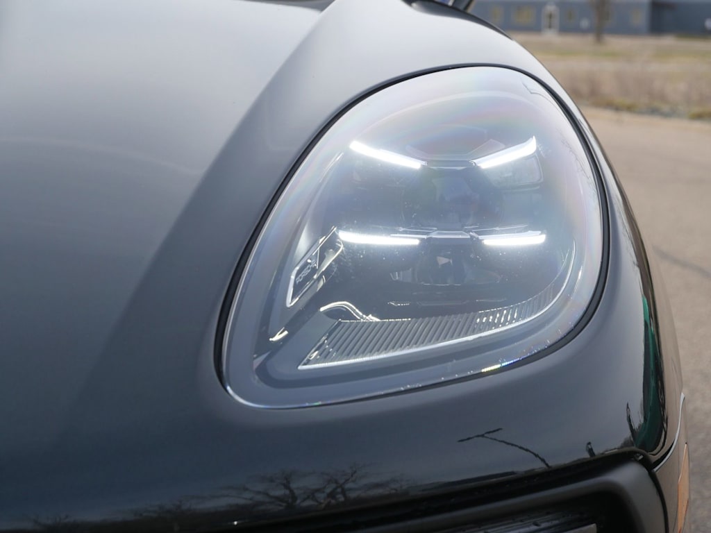 Thumbnail: 2026 Porsche Macan - 11