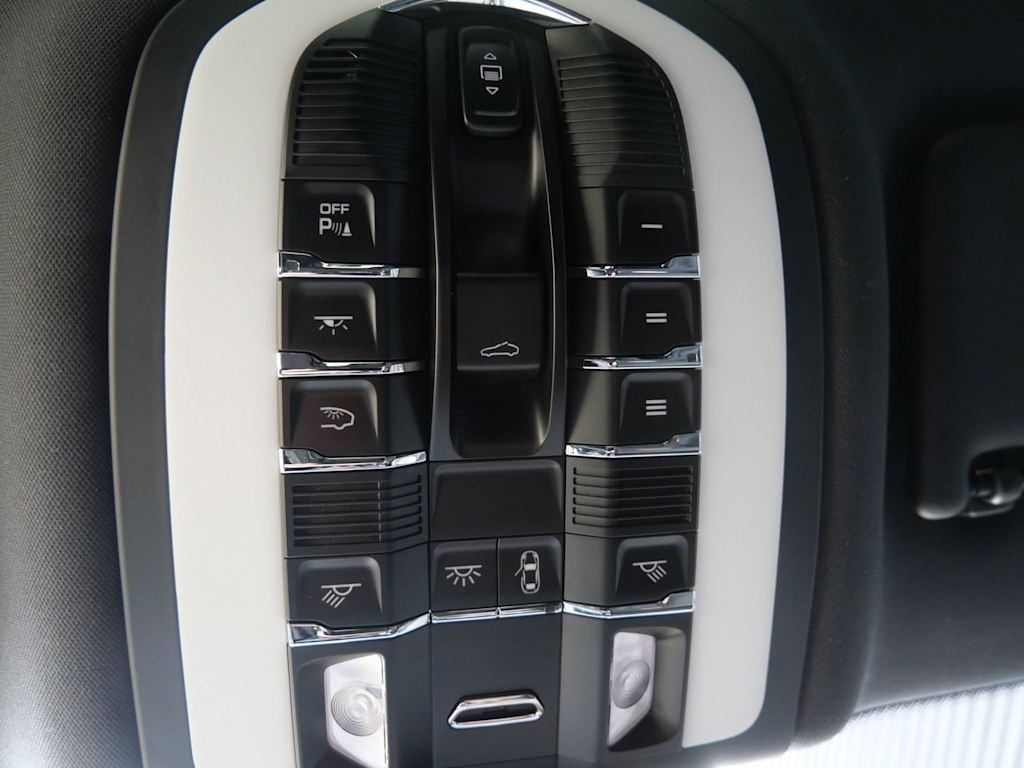 Thumbnail: 2026 Porsche Macan - 29