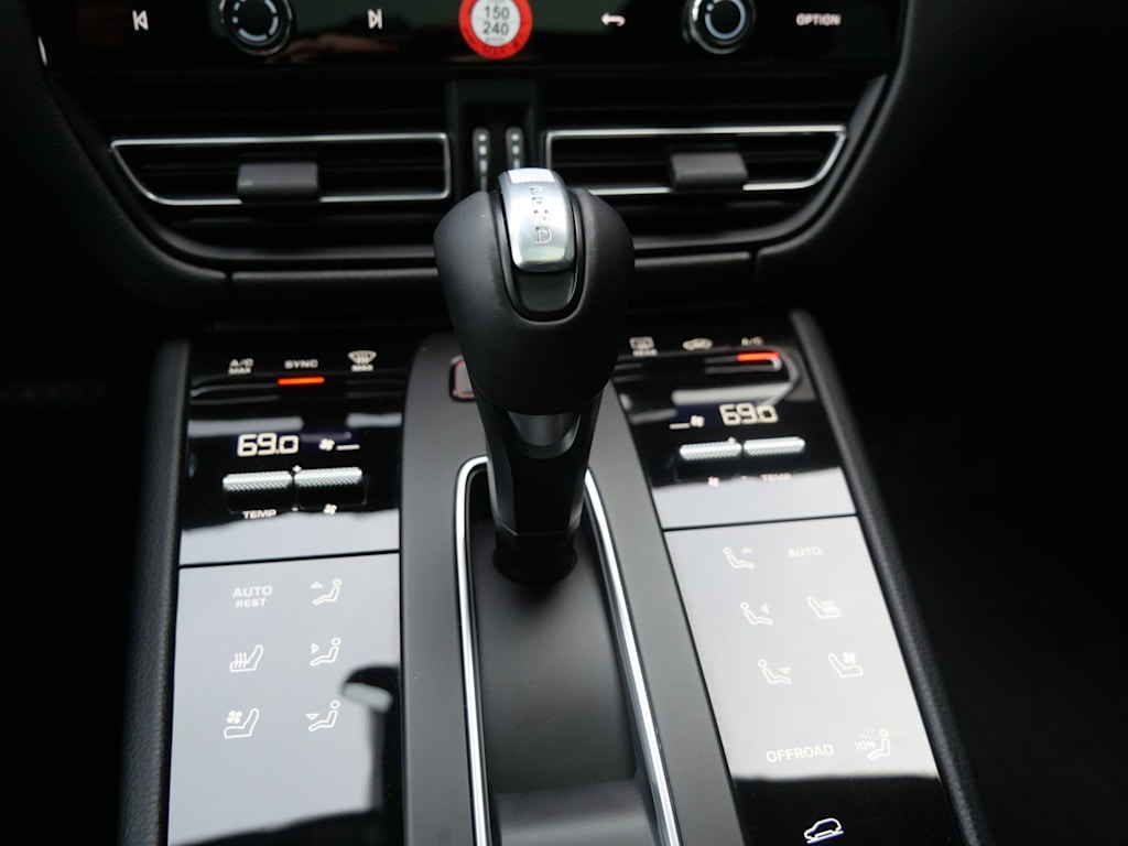 Thumbnail: 2026 Porsche Macan - 26