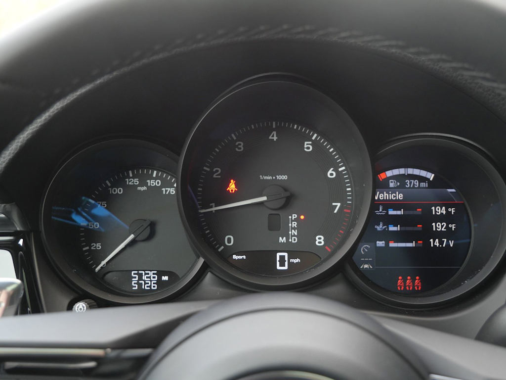 Thumbnail: 2026 Porsche Macan - 10