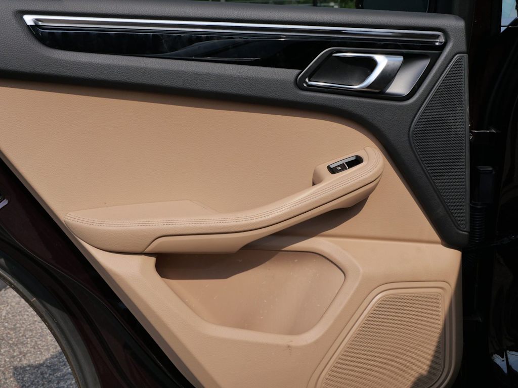 Thumbnail: 2026 Porsche Macan - 15