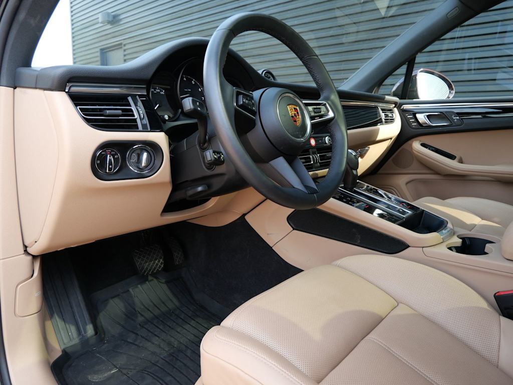 Thumbnail: 2026 Porsche Macan - 2