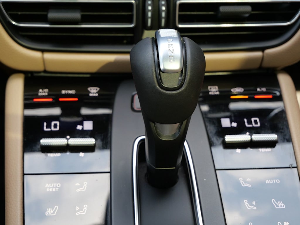 Thumbnail: 2026 Porsche Macan - 19